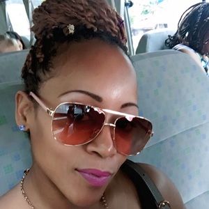 Meet your Posher, Yvette